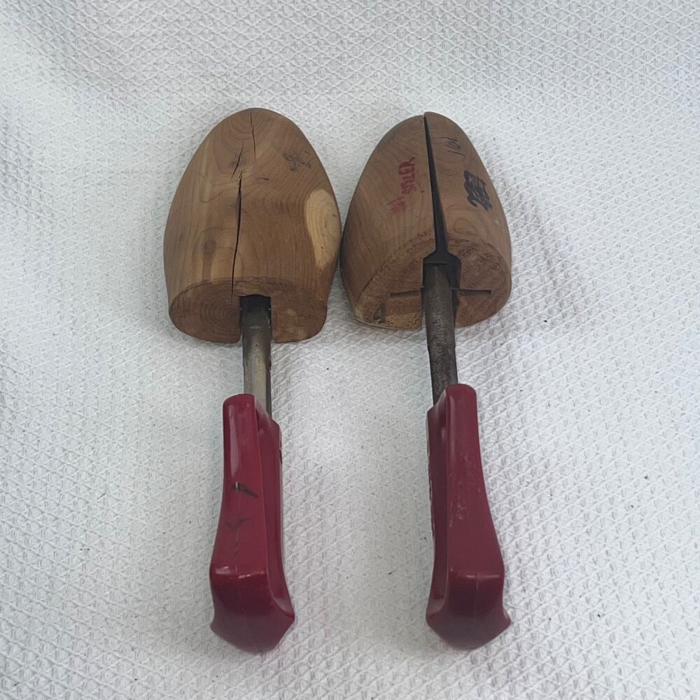 Vintage Wooden Adjustable Cedar Shoe Trees Pair Men’s Size 7 Medium Red Handle
